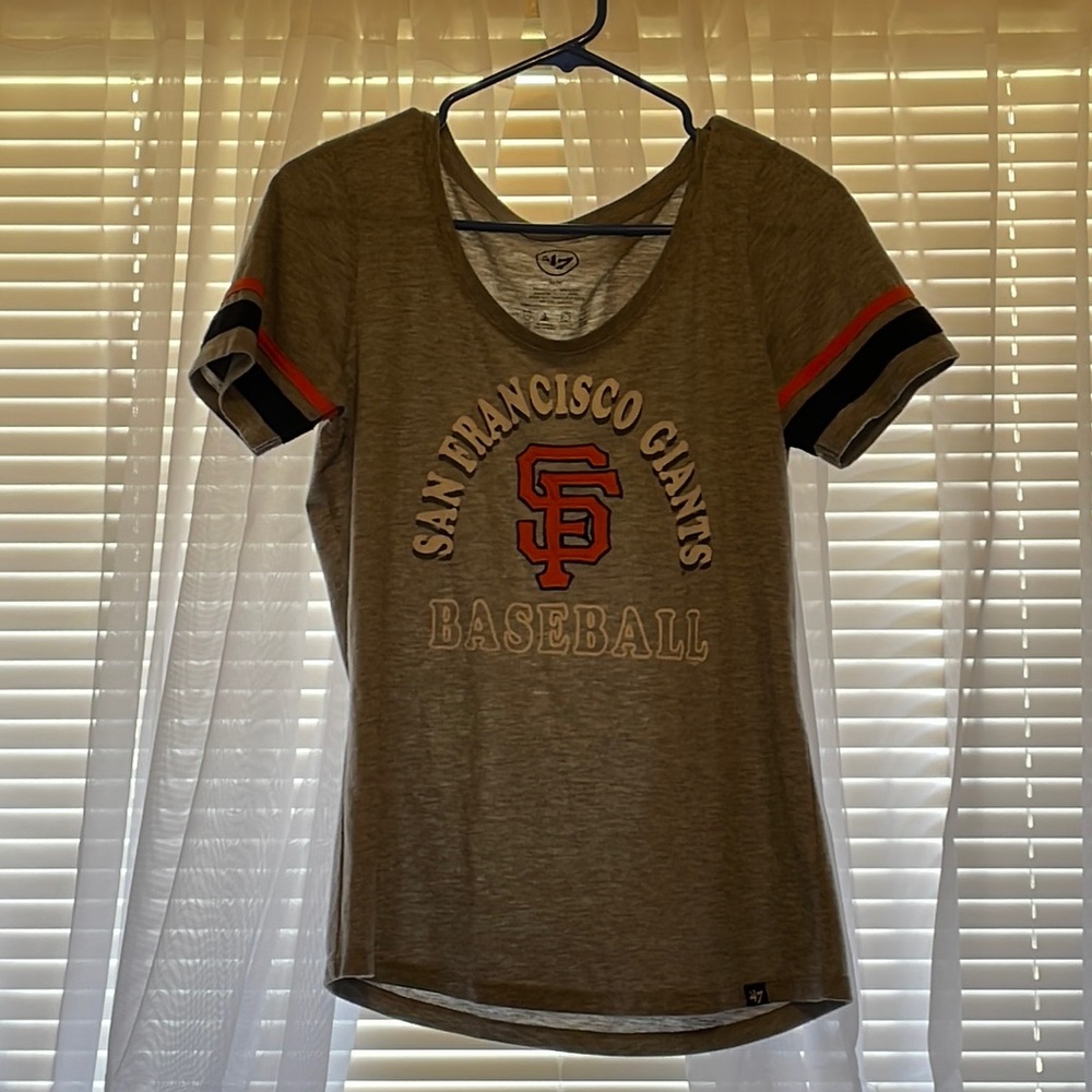 Women’s SF Giants t shirt. Size medium.